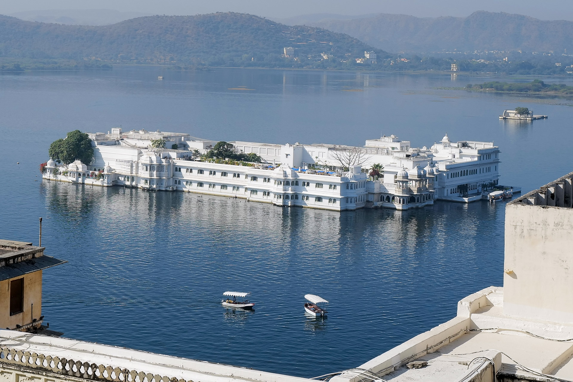 Blick auf den Taj Lake Palast vom Stadtpalast aus